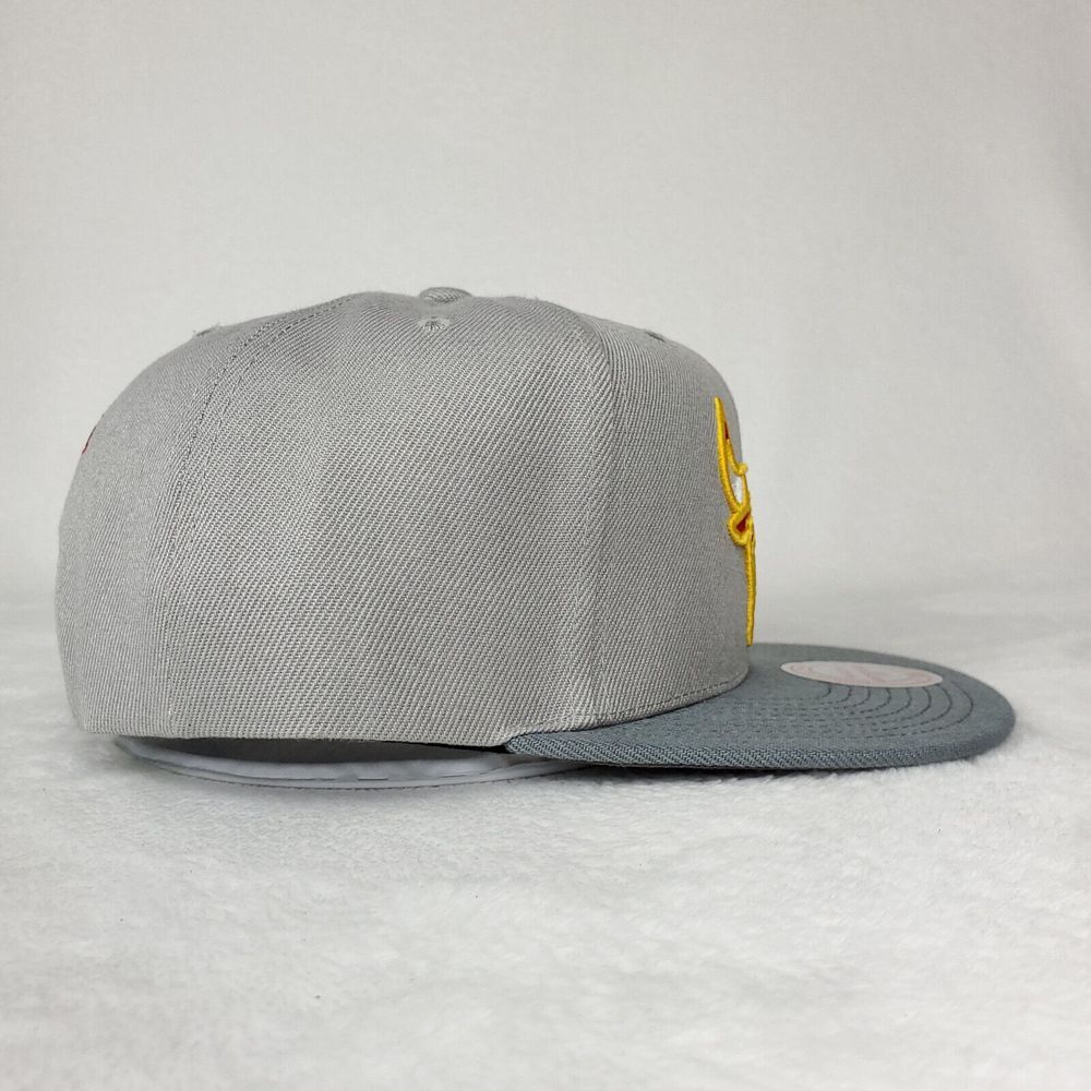 Chicago Bulls Mitchell & Ness NBA Snapback Hat Cap Red Yellow 3D Logo Gray NWT - Picture 5 of 9